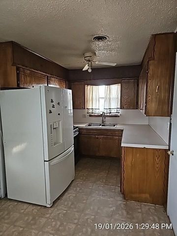 704 NW 57th St, Lawton, OK 73505