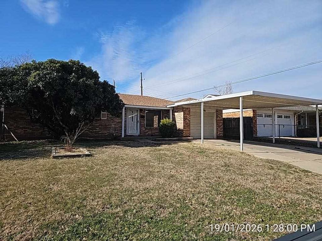 704 NW 57th St, Lawton, OK 73505