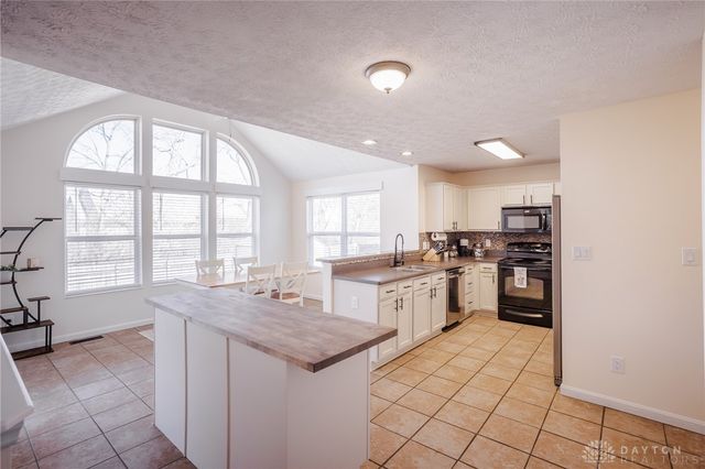 2415 Sunflower Drive, Miami Twp, OH 45342