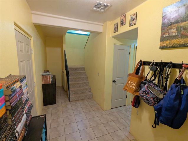 1405 Redstone Drive, Clinton, OK 73601