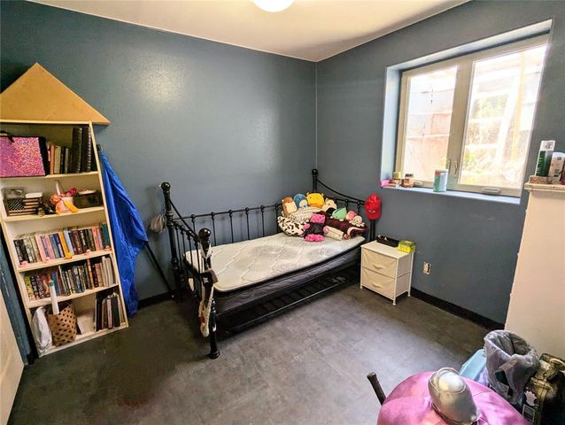 1405 Redstone Drive, Clinton, OK 73601