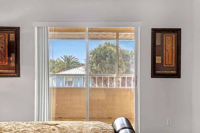 1100 Surf Road 215, Singer Island, FL 33404