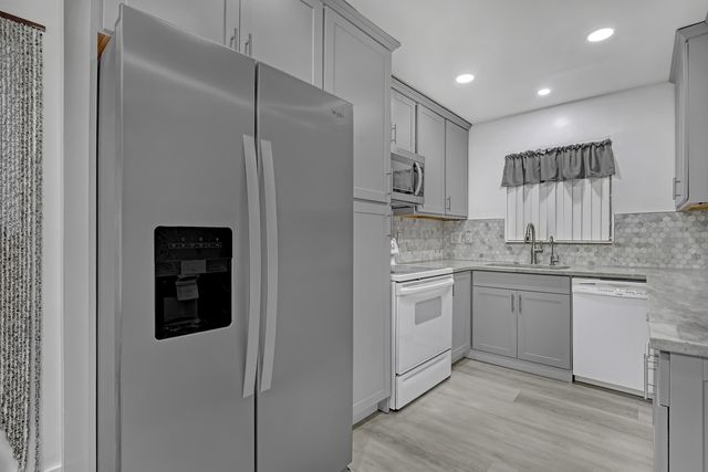 1100 Surf Road 215, Singer Island, FL 33404