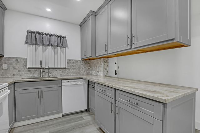 1100 Surf Road 215, Singer Island, FL 33404