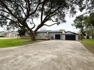 8021 White Avenue, Hitchcock, TX 77563