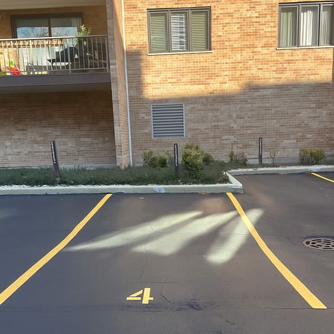 905 Center Street 208, Des Plaines, IL 60016