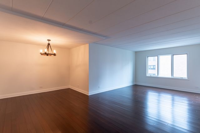 905 Center Street 208, Des Plaines, IL 60016