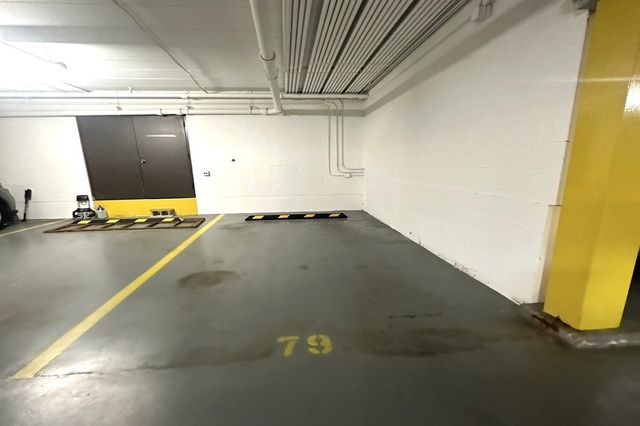 905 Center Street 208, Des Plaines, IL 60016