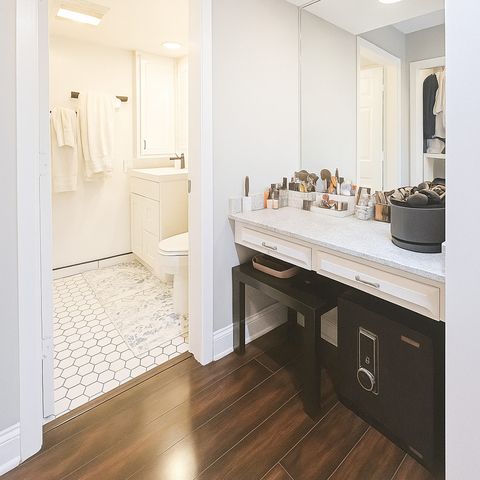 905 Center Street 208, Des Plaines, IL 60016