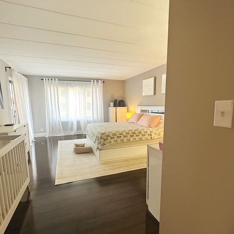 905 Center Street 208, Des Plaines, IL 60016