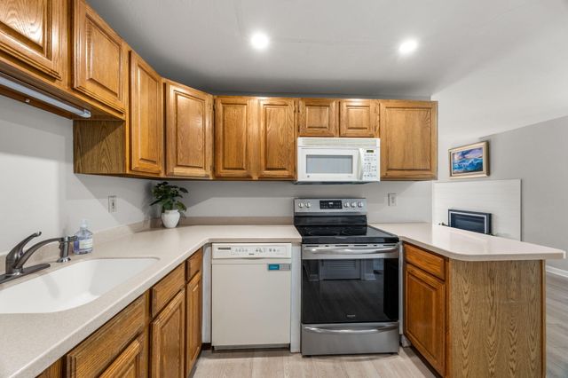 35 Santuit Pond Way 13A, Mashpee, MA 02649