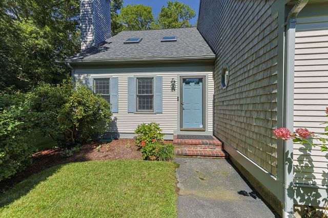 35 Santuit Pond Way 13A, Mashpee, MA 02649