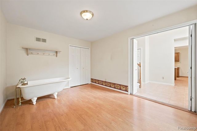 54698 Bellingham Drive 56, Utica, MI 48316