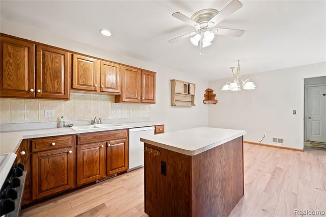 54698 Bellingham Drive 56, Utica, MI 48316