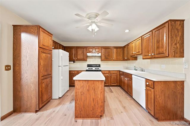 54698 Bellingham Drive 56, Utica, MI 48316