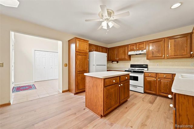 54698 Bellingham Drive 56, Utica, MI 48316