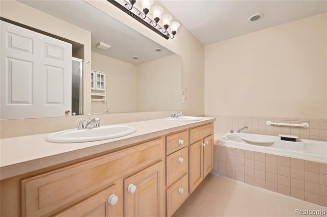 54698 Bellingham Drive 56, Utica, MI 48316