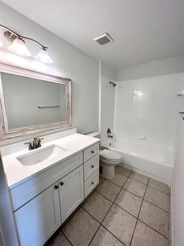 2040 Greenview Shores Boulevard 214, Wellington, FL 33414