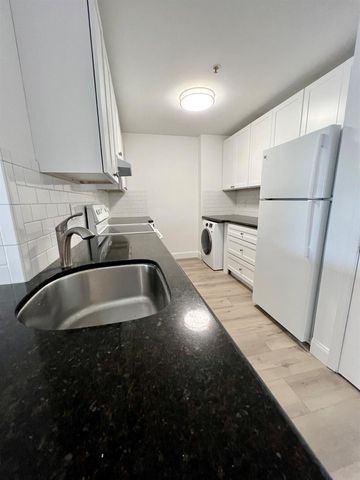 2040 Greenview Shores Boulevard 214, Wellington, FL 33414