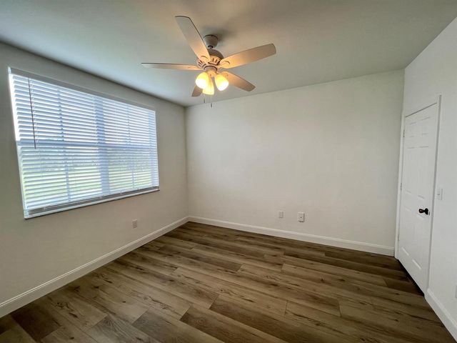 2040 Greenview Shores Boulevard 214, Wellington, FL 33414