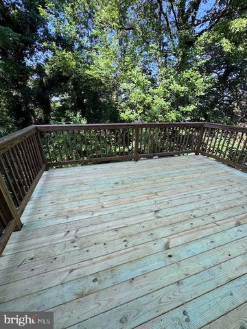 2802 PIN OAK LN, Lanham, MD 20706