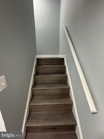 2802 PIN OAK LN, Lanham, MD 20706