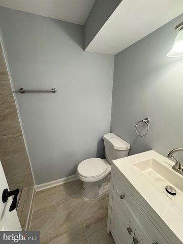 2802 PIN OAK LN, Lanham, MD 20706