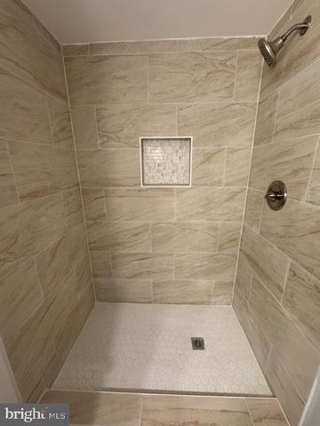 2802 PIN OAK LN, Lanham, MD 20706
