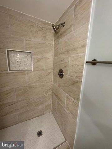 2802 PIN OAK LN, Lanham, MD 20706