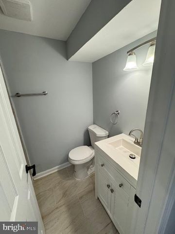 2802 PIN OAK LN, Lanham, MD 20706