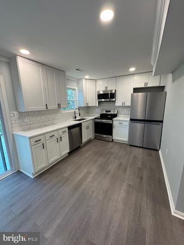 2802 PIN OAK LN, Lanham, MD 20706
