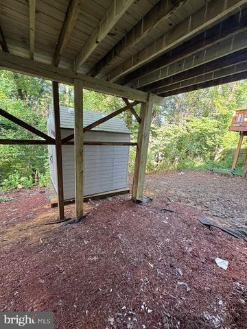 2802 PIN OAK LN, Lanham, MD 20706