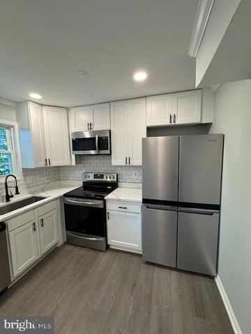 2802 PIN OAK LN, Lanham, MD 20706