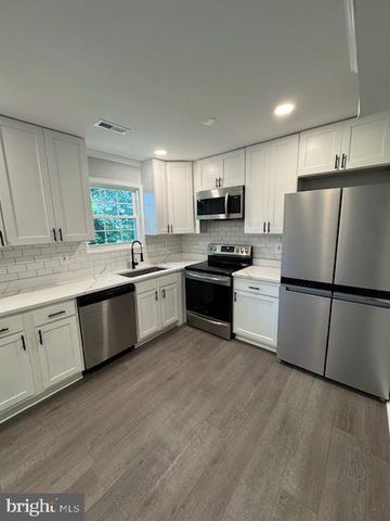 2802 PIN OAK LN, Lanham, MD 20706
