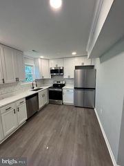 2802 PIN OAK LN, Lanham, MD 20706