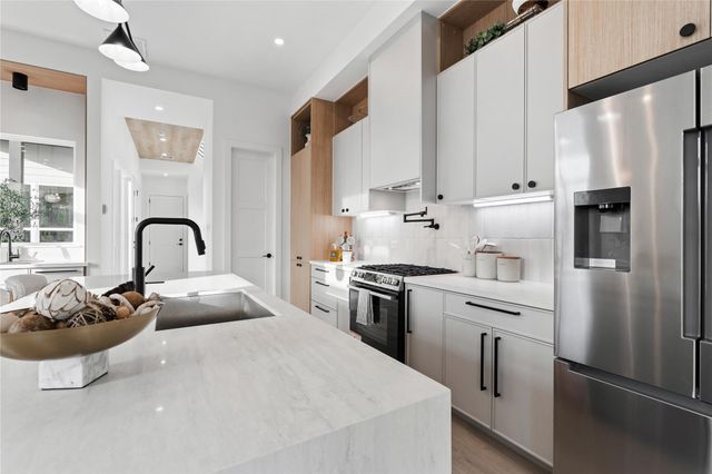 306 E 35th Street, Houston, TX 77018