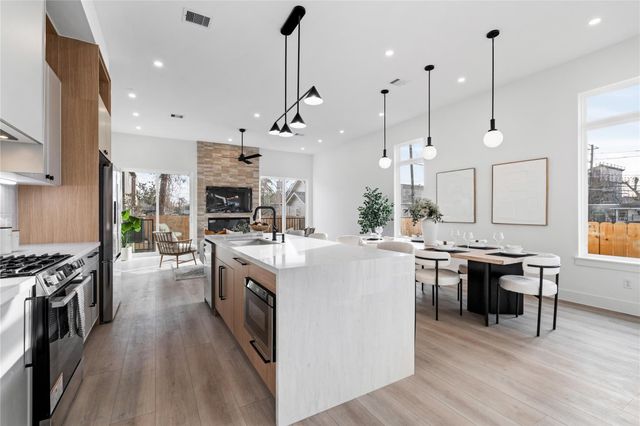 306 E 35th Street, Houston, TX 77018