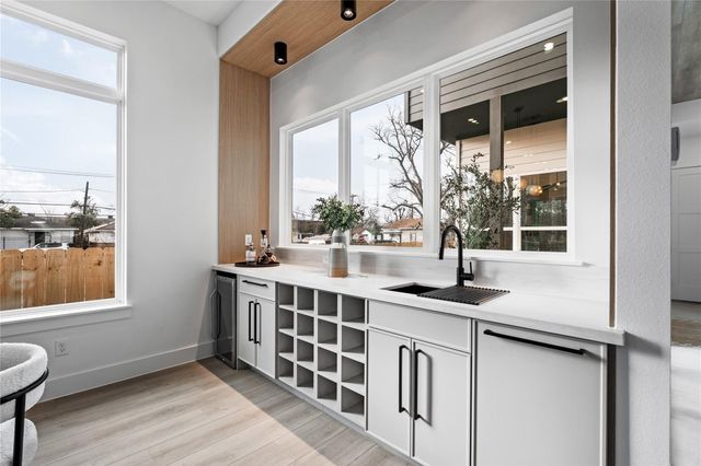 306 E 35th Street, Houston, TX 77018