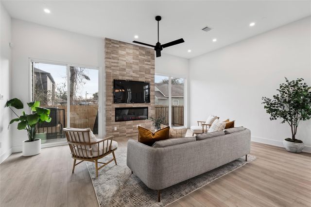 306 E 35th Street, Houston, TX 77018