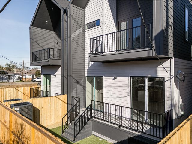 306 E 35th Street, Houston, TX 77018