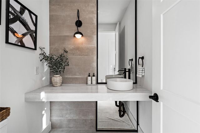 306 E 35th Street, Houston, TX 77018