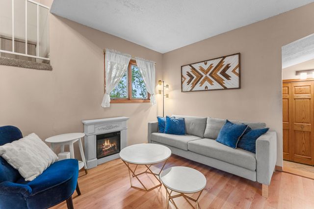 1 Tip Top Lane, Mahtomedi, MN 55115