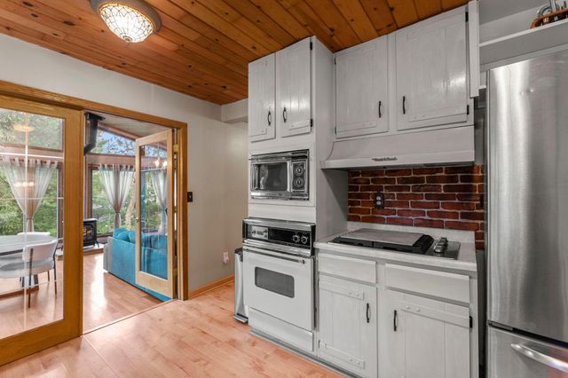 1 Tip Top Lane, Mahtomedi, MN 55115