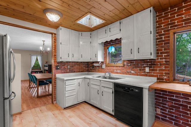1 Tip Top Lane, Mahtomedi, MN 55115