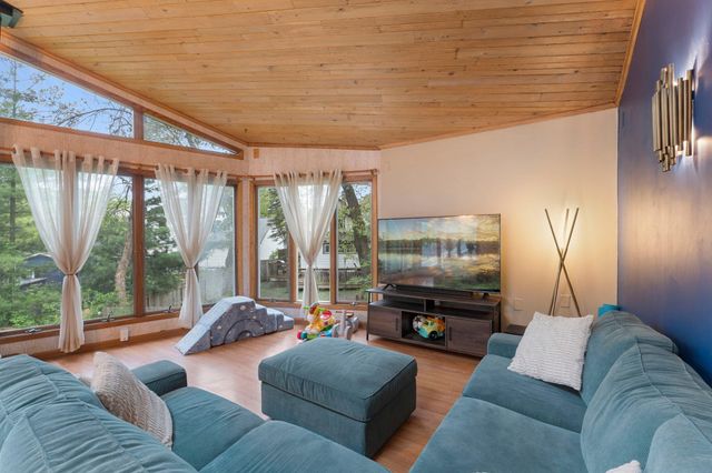 1 Tip Top Lane, Mahtomedi, MN 55115