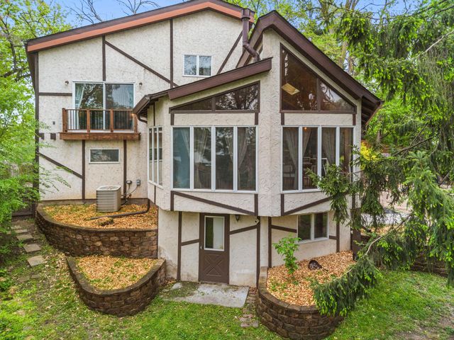 1 Tip Top Lane, Mahtomedi, MN 55115