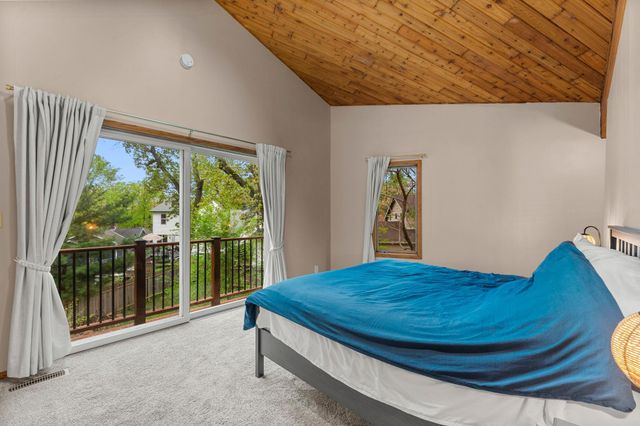 1 Tip Top Lane, Mahtomedi, MN 55115