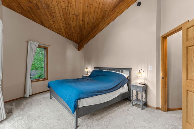 1 Tip Top Lane, Mahtomedi, MN 55115