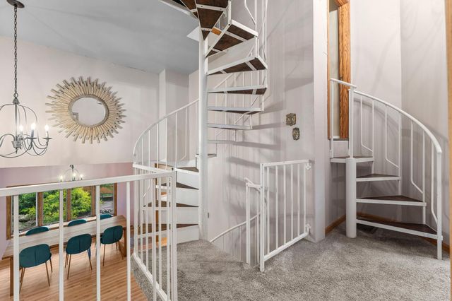 1 Tip Top Lane, Mahtomedi, MN 55115