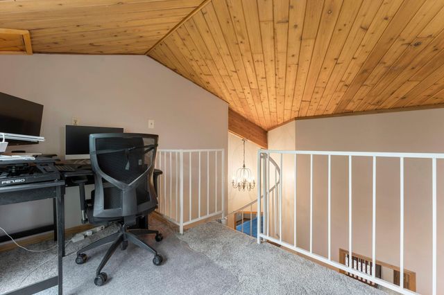 1 Tip Top Lane, Mahtomedi, MN 55115